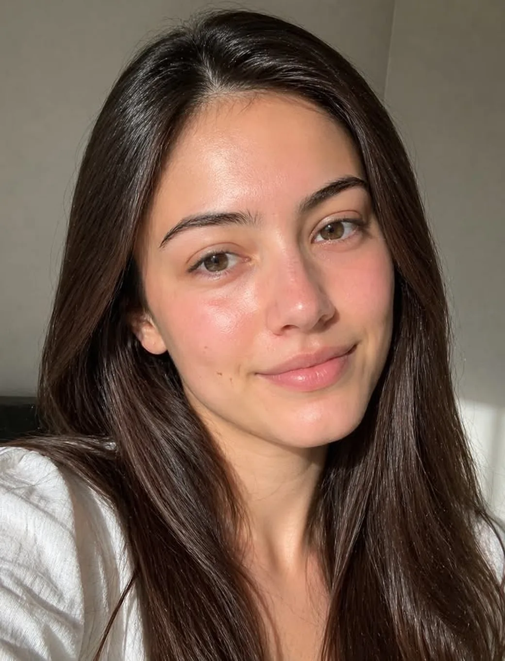 Selfie enviada pela cliente no WhatsApp para a MaIA Beauty Advisor montar o perfil de pele e cabelo